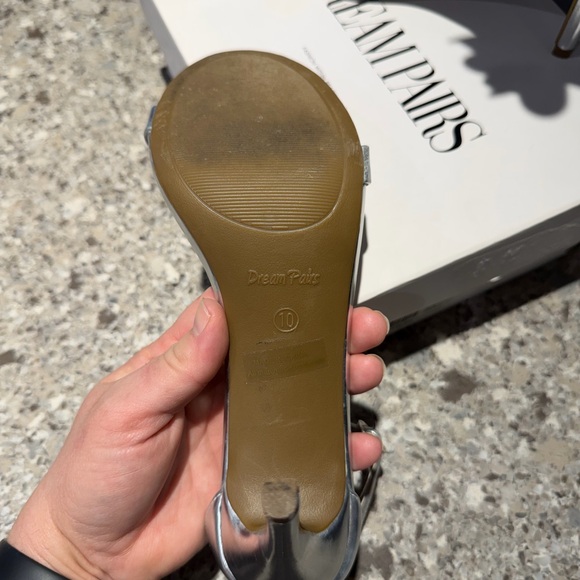 Dream Pairs Elegant Silver Floral Heels - Picture 4 of 6